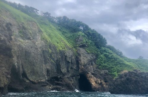 新潟・柏崎の荒々しい懸崖