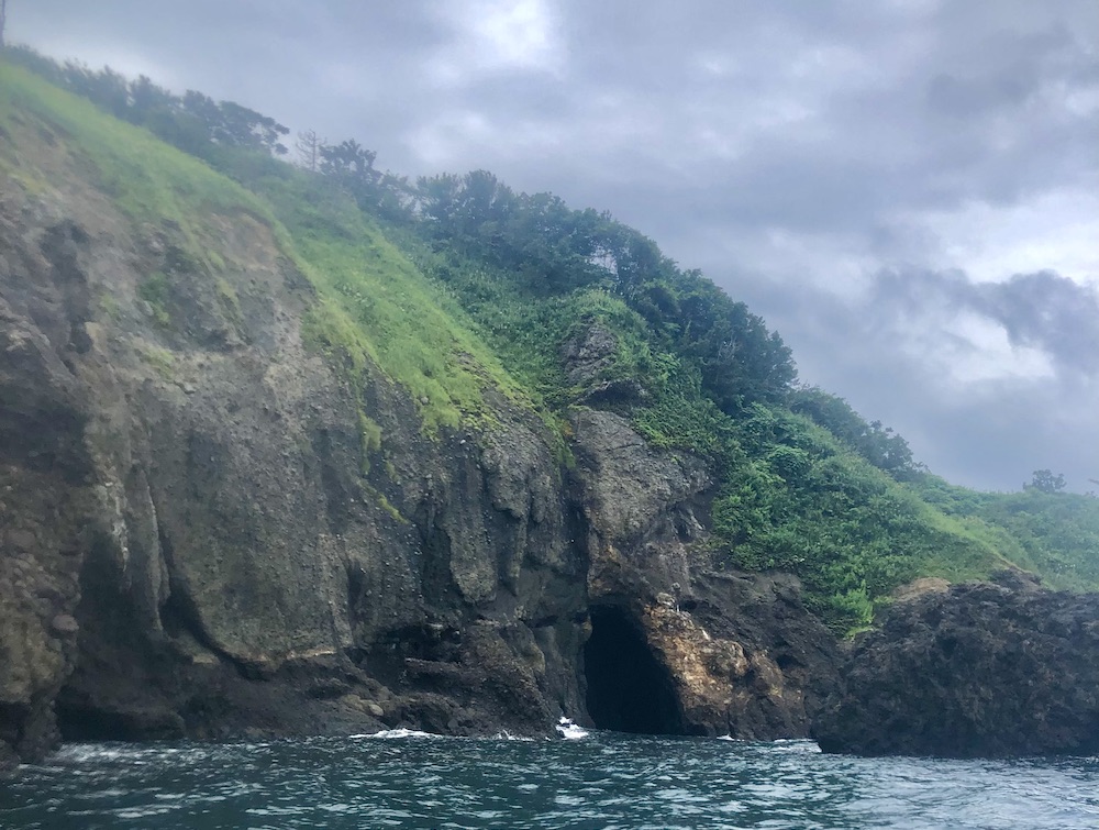 新潟・柏崎の荒々しい懸崖