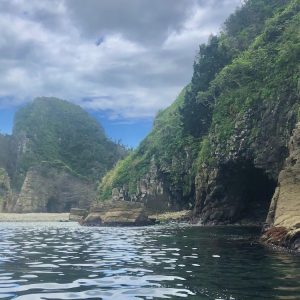 【静岡/西伊豆・浮島海岸 | 持ち込みOKのSUPスポット】太古の壮大な自然を冒険する